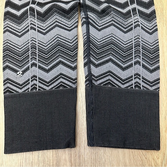 Lululemon Athletica Dynamic Black and Gray Leggings - Picture 8 of 8